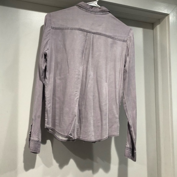 Button down - Picture 2 of 3